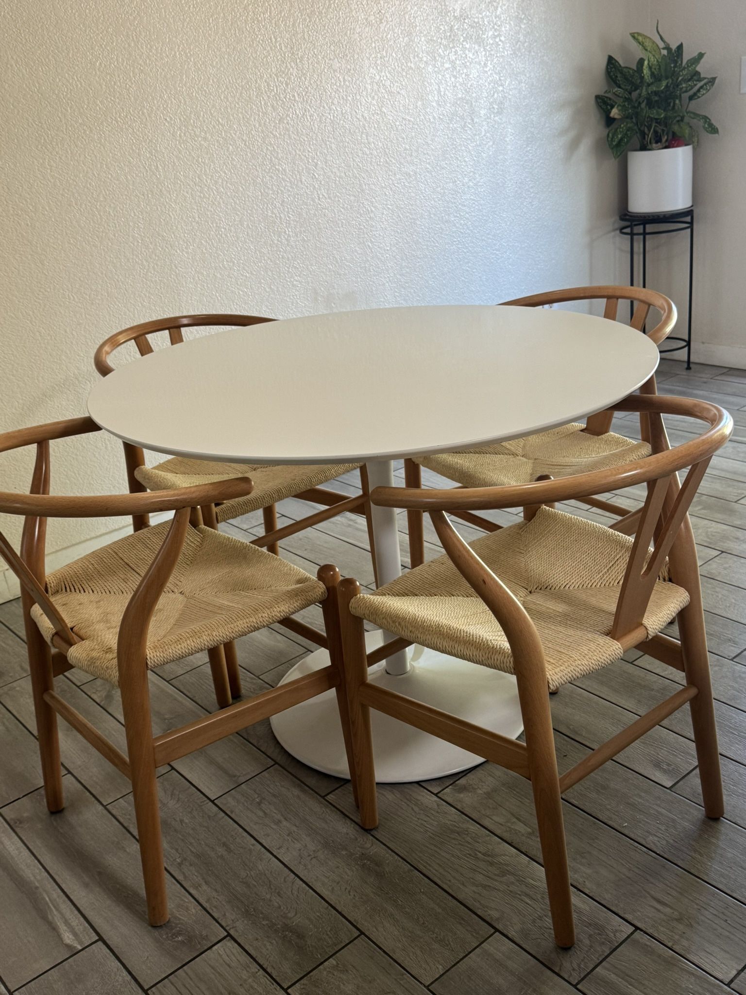 Dining Table + Chairs 