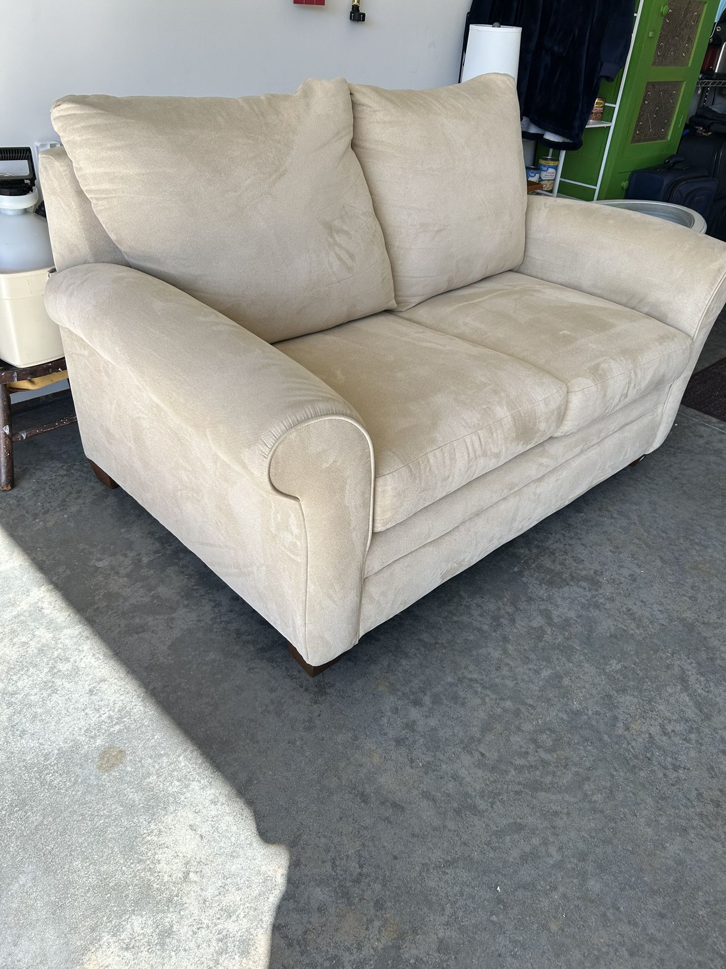 Lazy Boy Loveseat 62” Long for Sale in Winstonsalem, NC OfferUp