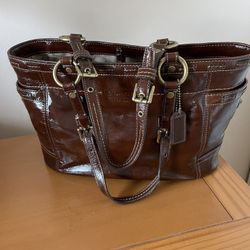 It’s Very Good Coach Bag It Is Big Size Bag The Color Is Dark Brown It’s Barely Used