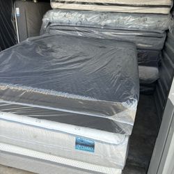 Queen Size Mattress And Box Spring 