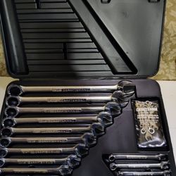 Standard 26 Piece Craftsman Combination Wrench With Case.