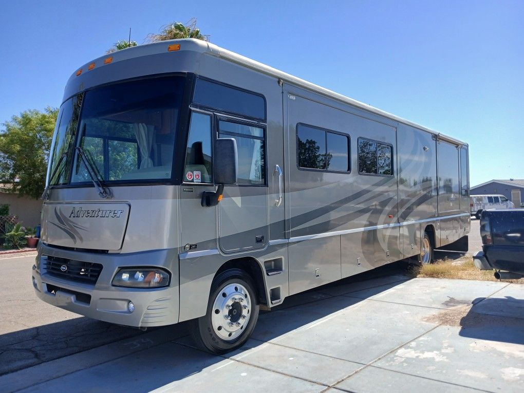 2005 WINNERBAGO ADVENTURER