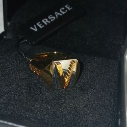Versace GOLD Men's Ring w SILVER Plate showcasing Gold V w Logo & Greca Pattern.  NWT  Size IT21