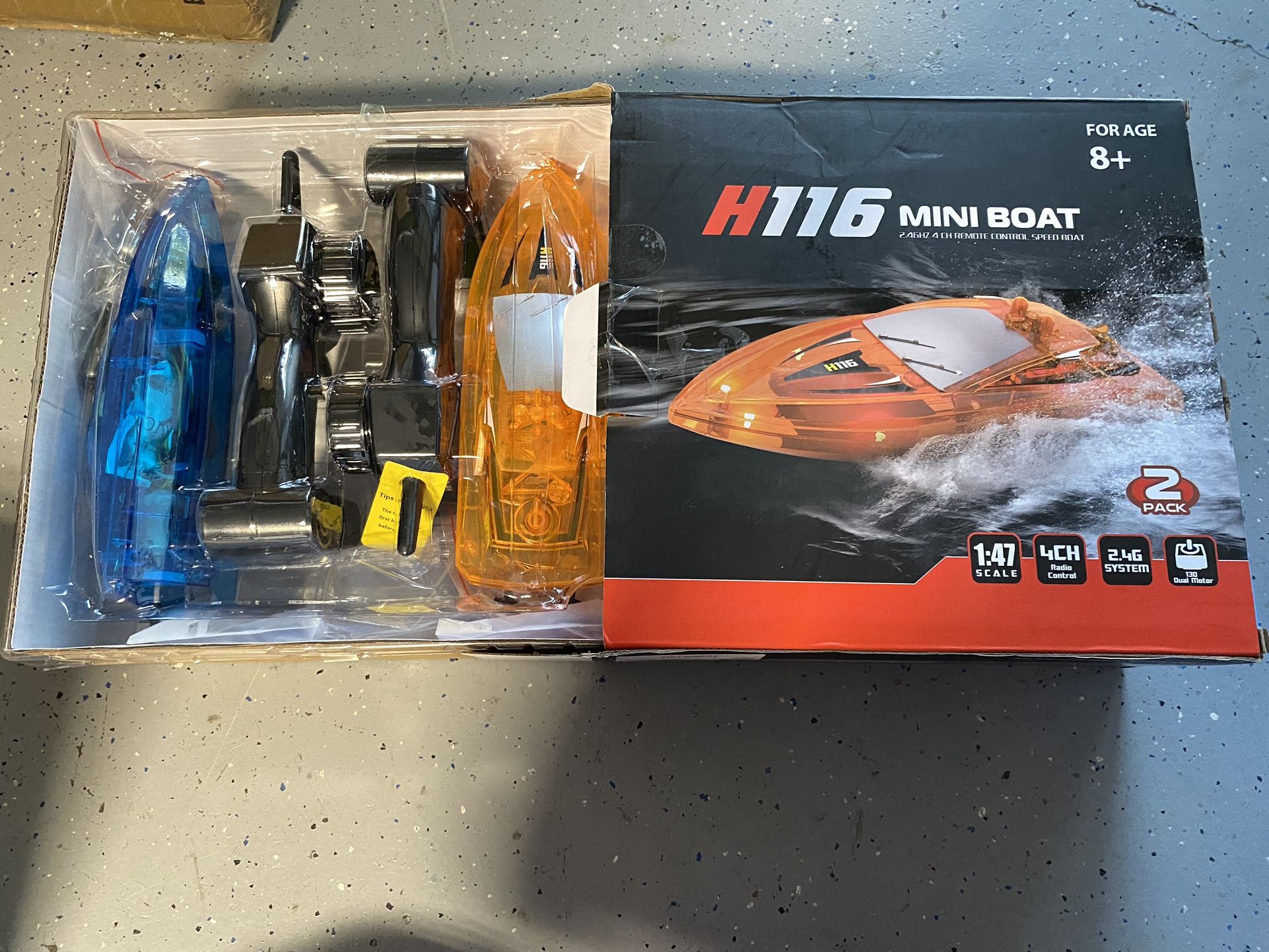 Brand new-RC Boat for Kids,2Pack LED Light Remote Control Boat for Pools and Lakes,