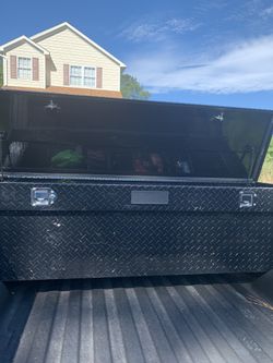 Black diamond plated tool box. Great shape 2 shelves.