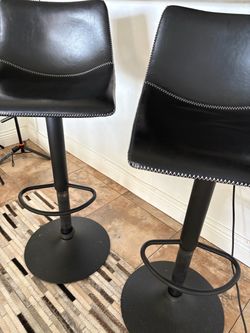 2 High chairs for Bar