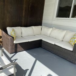 📍FOR SALE: Like New 3-Piece Wicker Outdoor Sectional Patio Set – $700