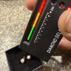 .5 Ct Yellow Gold VVS Diamond Stud Earrings 