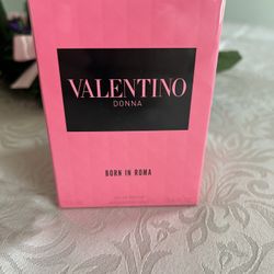 Valentino Donna Born In Roma