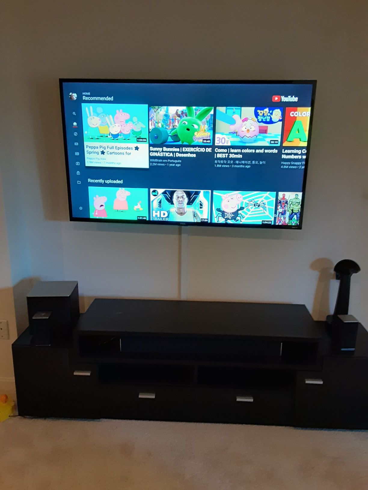 Tv mounting servic-- with flat tilting and full motion swivel tv wall mounts