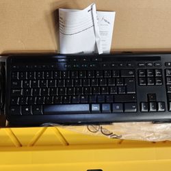Microsoft Wired Desktop Keyboard and Mouse (Spanish Layout)