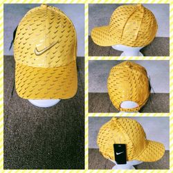 NIKE ADJUSTABLE SCRAPBACK HAT. 