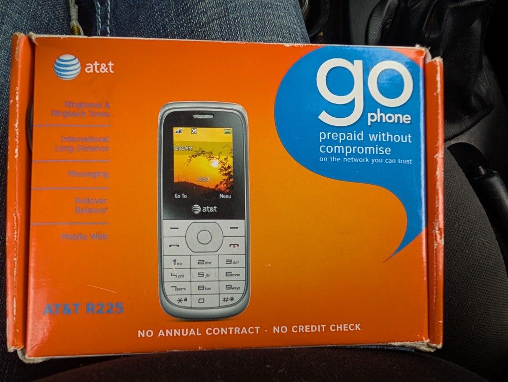 Cute Little AT&T GoPhone Prepaid At AT&T Are 225 Charger Box Phone And Booklet