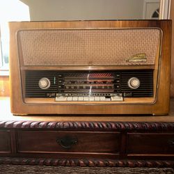 Vintage Metz Model #1309 German Tube FM/AM  Superheterodyne Radio