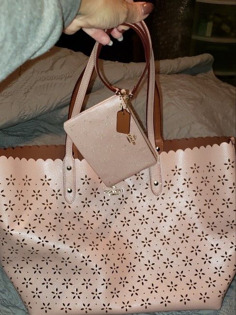 Like New Coach Tote AND Matching Clutch