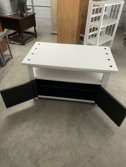 *FURNITURE ESTATE/GARAGE SALE* White and Black Coffee Table with Storage