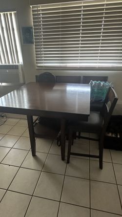 Kitchen table with 4 chairs