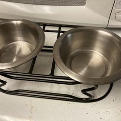 Small Dog Water/Food Bowls & Stand. READ BELOW 