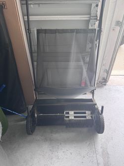 VEVOR Push Lawn Sweeper 26 Inch Leaf & Grass Collector