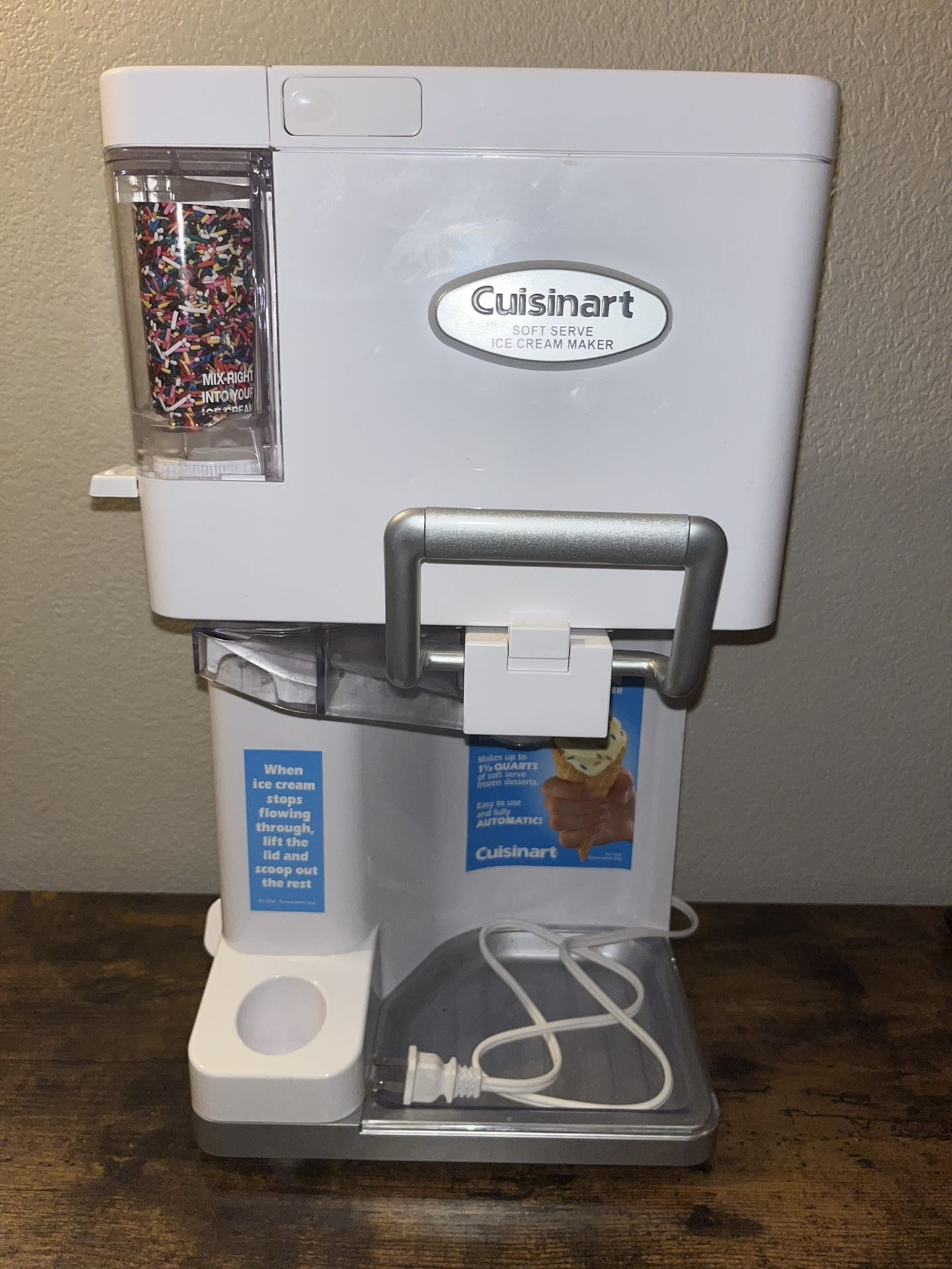 Cuisinart soft serve ice cream maker for Sale in Las Vegas, NV OfferUp