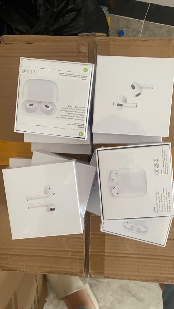 New! Apple Airpods Pro Generation 2 with MagSafe Charging Case in Retail Box