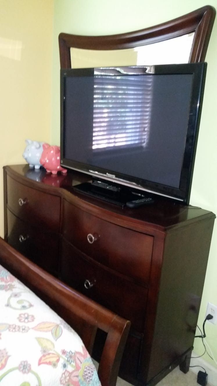 Juego de cuarto queen con colchones.