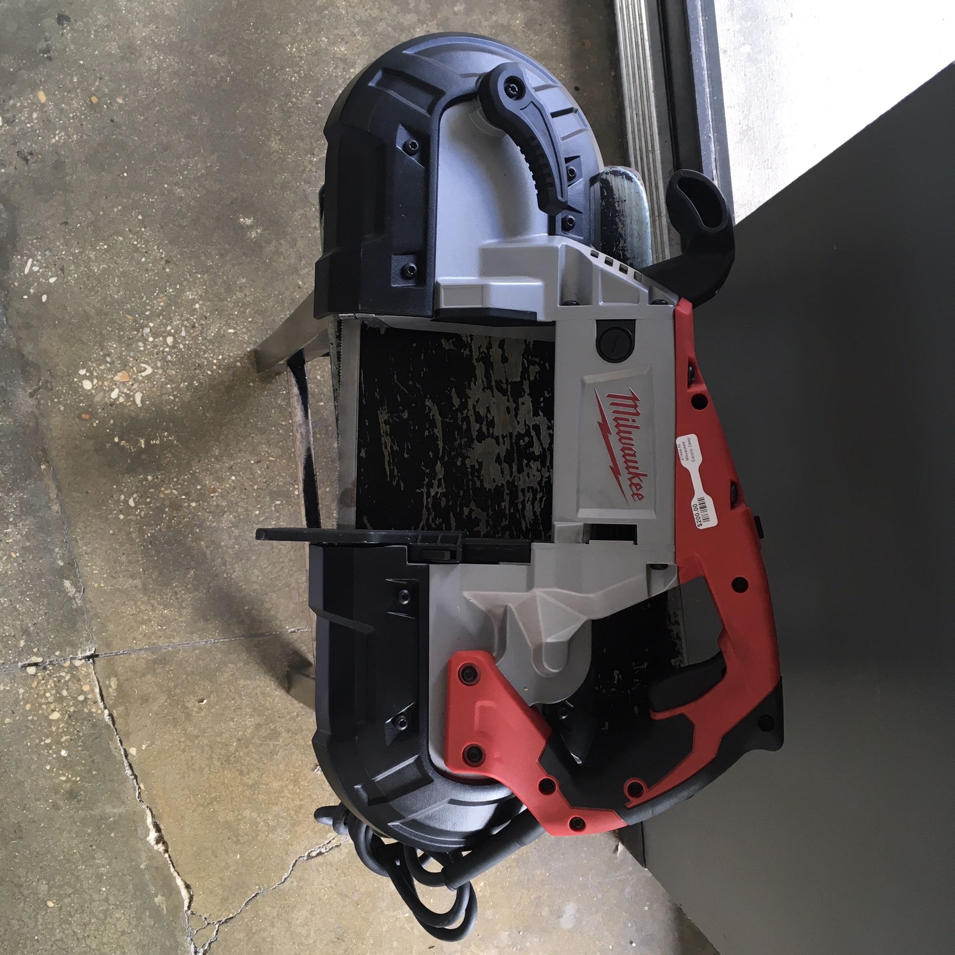 Milwaukee Electric Deep Cut Band Saw