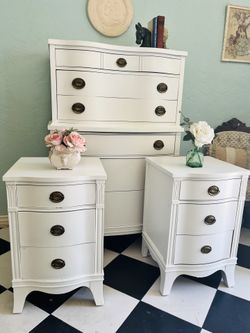Dresser and 2 nightstands set