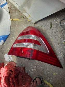 Mercedes c230k 2005 tail lights
