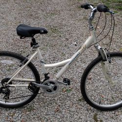 Nishiki Tamarack Woman's Medium 17" Frame 21 Speed