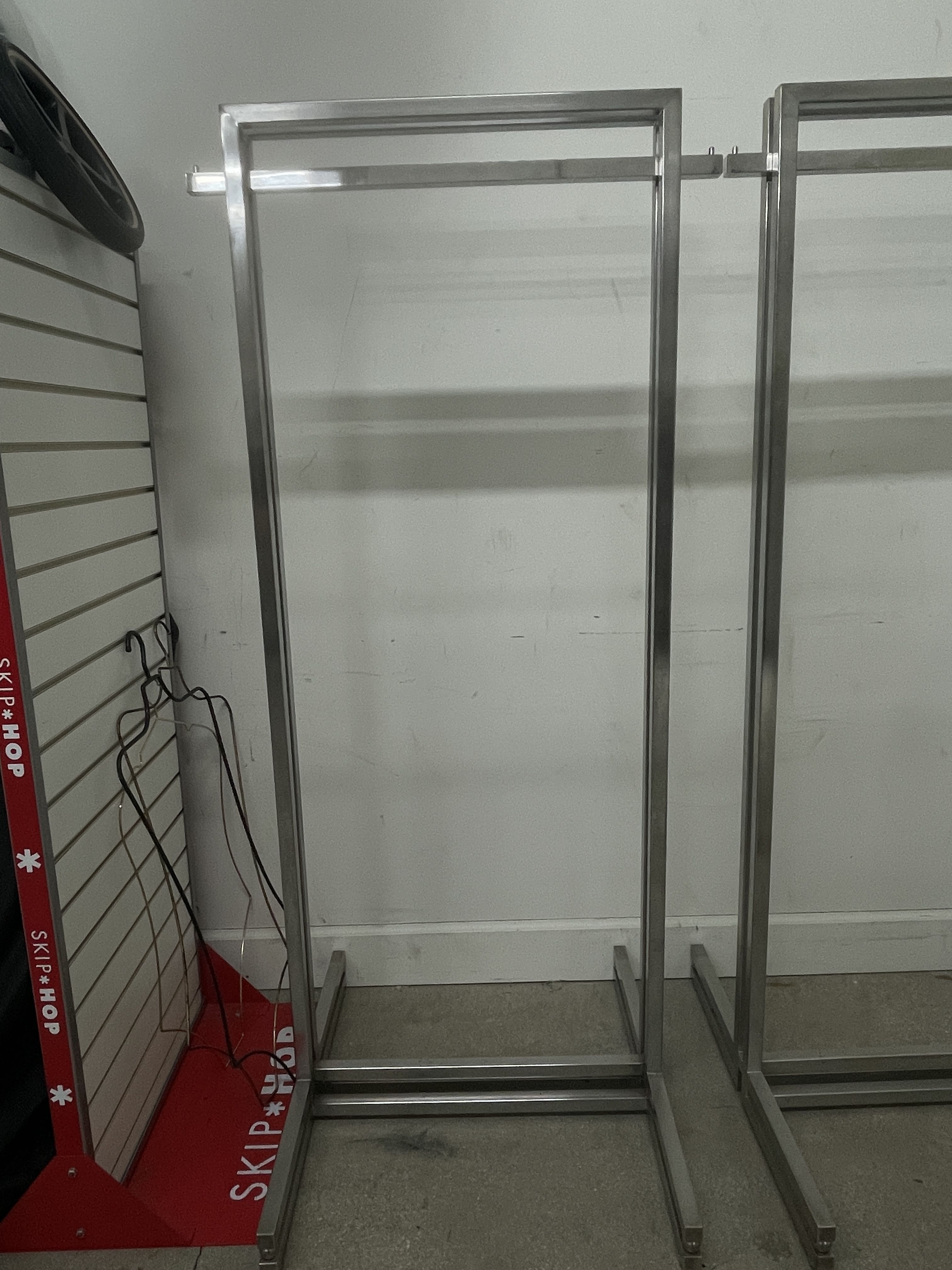 Freestanding Metal Clothing Rack for Sale in Halndle Bch, FL - OfferUp