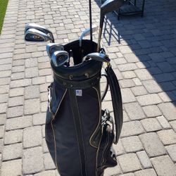 Complete Set Of Men's Golf Clubs 