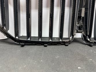 BMW  X7  front  grill
