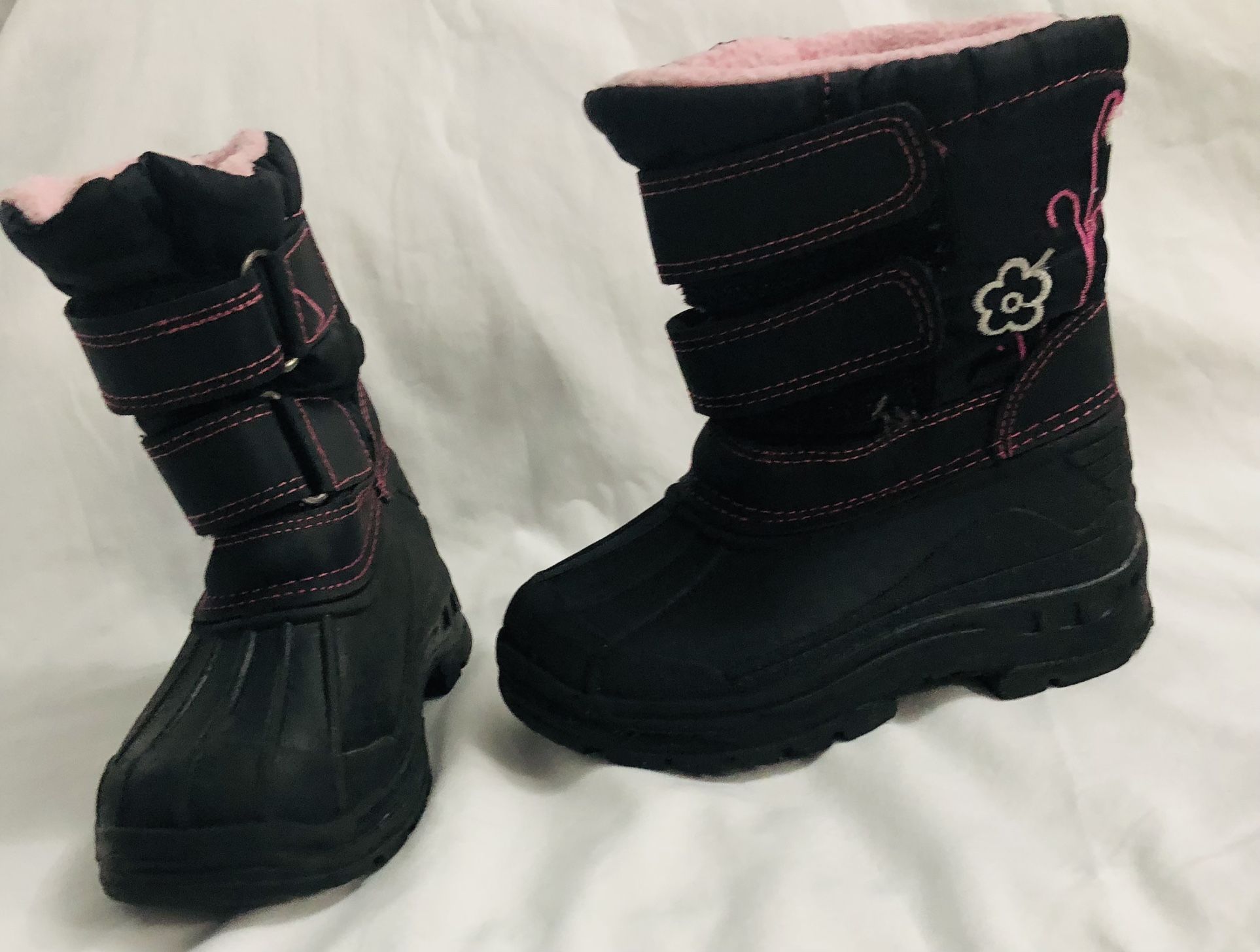Girl’s winter snow Boots front double adjustable sflowers embroidered soft sherpa support black. Size 6