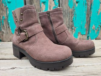 Women's White Mountain Boots Size 7