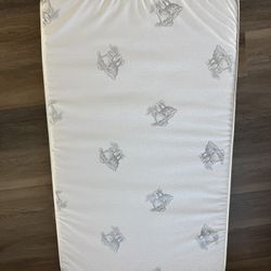Crib Mattress (2 Sheets, 1 Blanket, 1 Crib Leg Covered) 