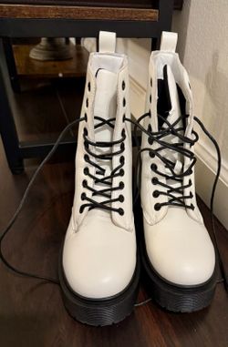 Women's White Boots, Size 7, Worn Once 