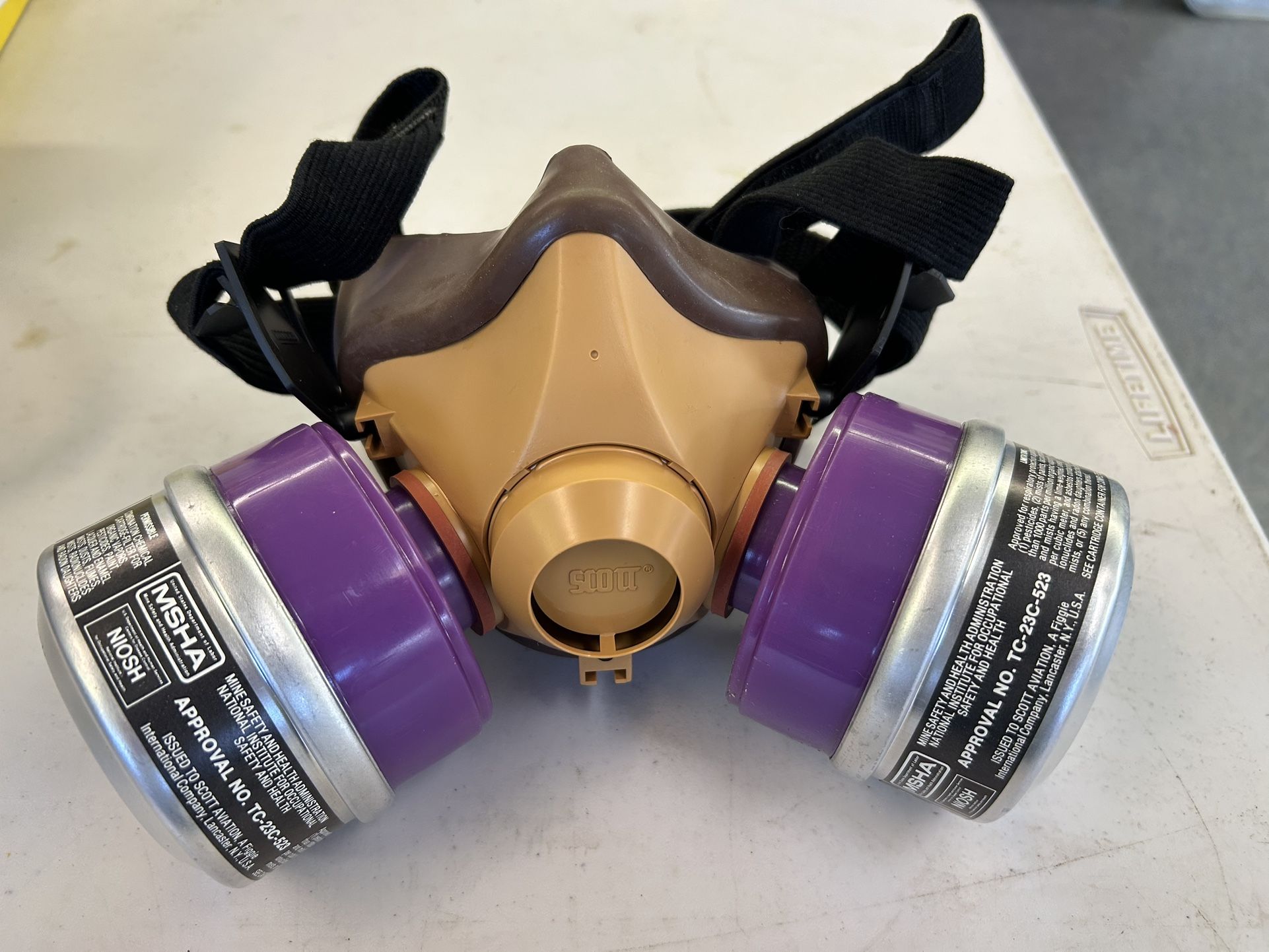 New Scott Twin Cartridge Respirator