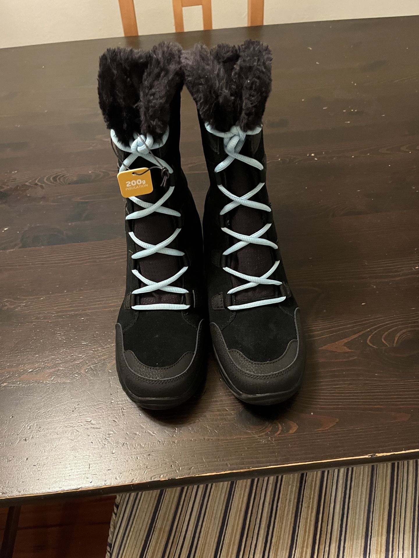 NEW Snow boots