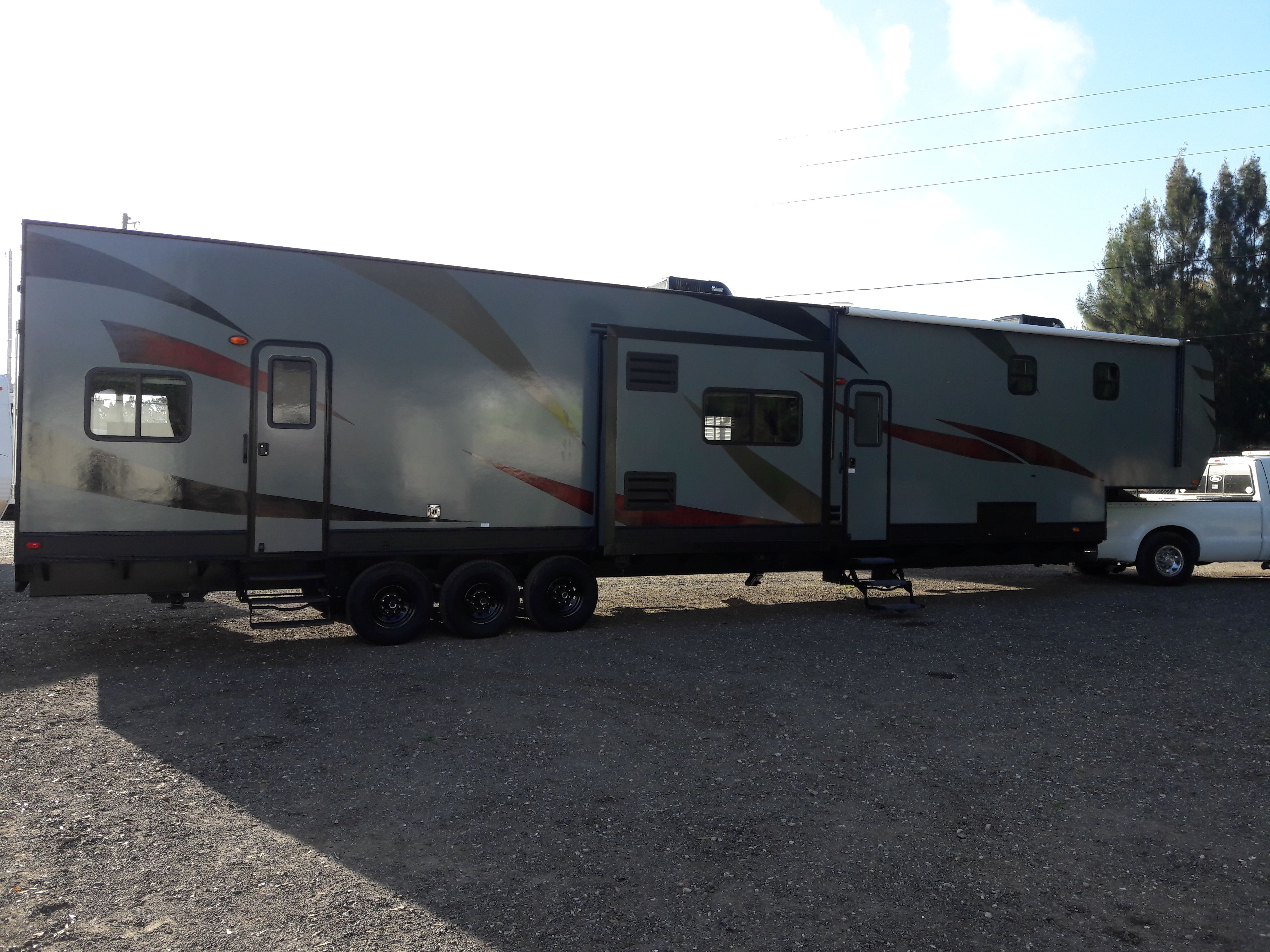2016 Dynamite Dune sport toy hauler FW46