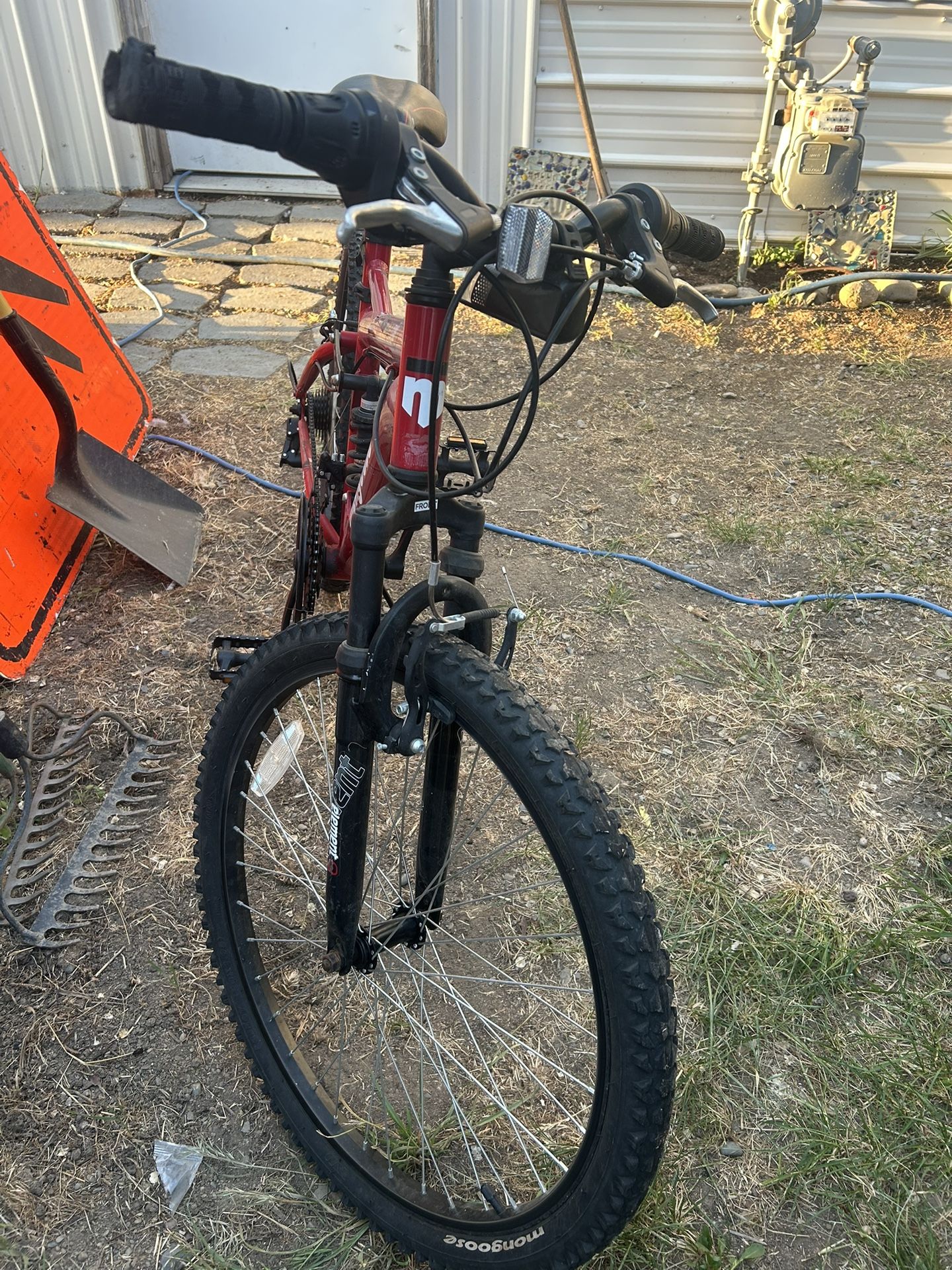 Red Mongoose 23"