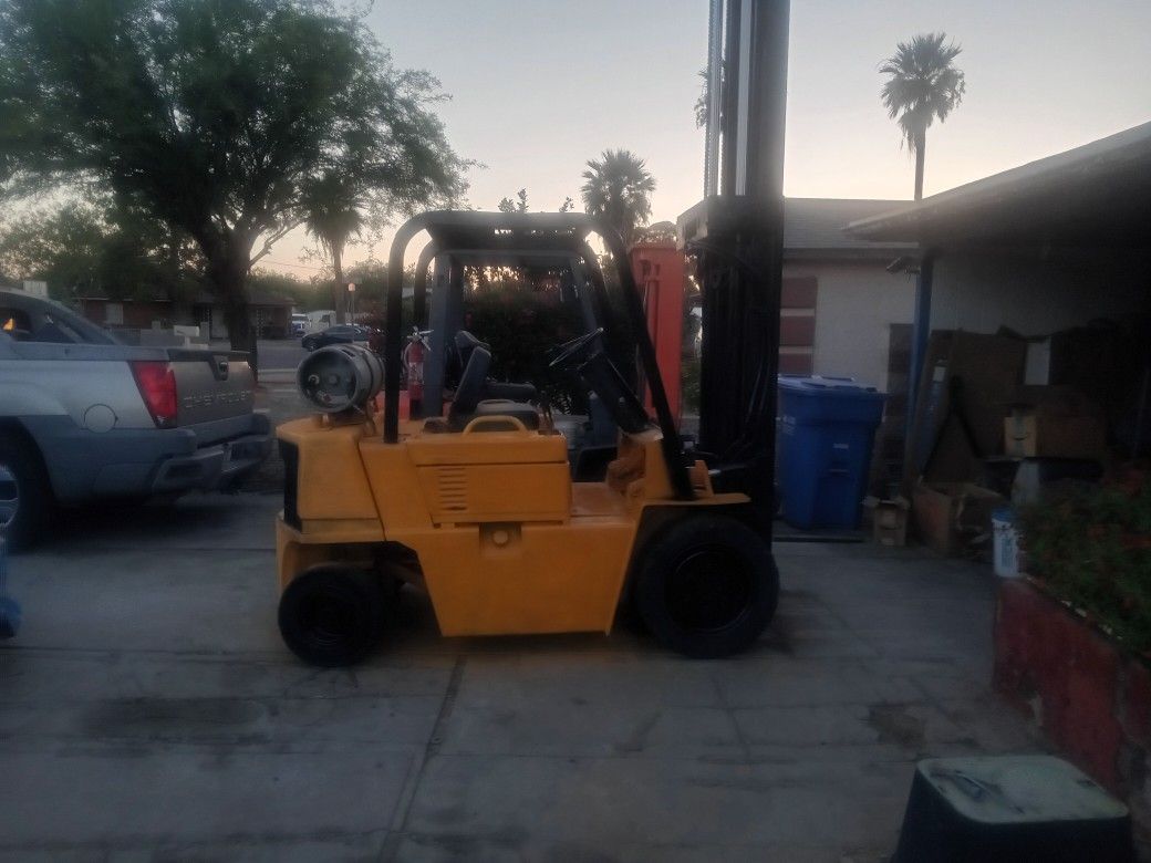 Caterpillar Forklift