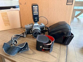Minolta SRT 101 35mm Film Camera Kit