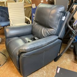 Recliner With Battery 