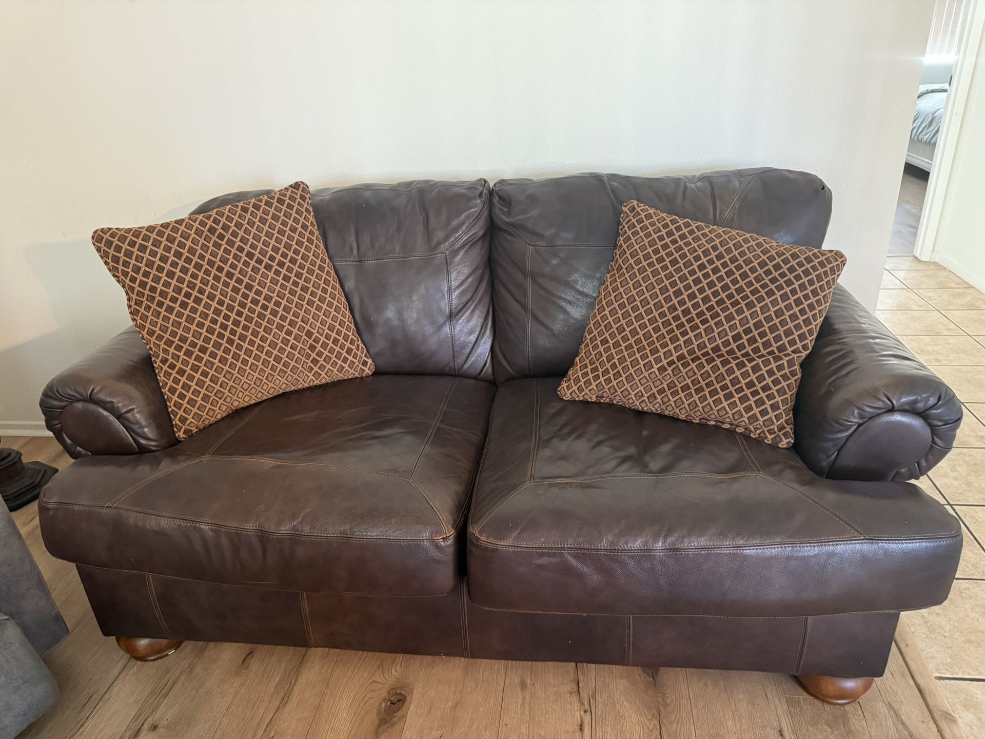 3 Piece Couch Set With Pillows