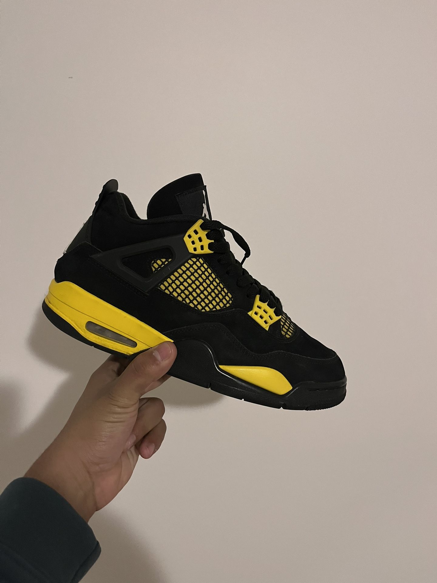 Jordan 4 Thunder
