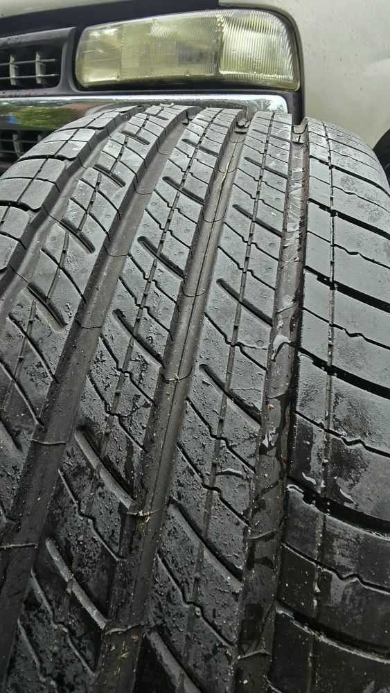 2x Barely Used Michelin 235/55/20