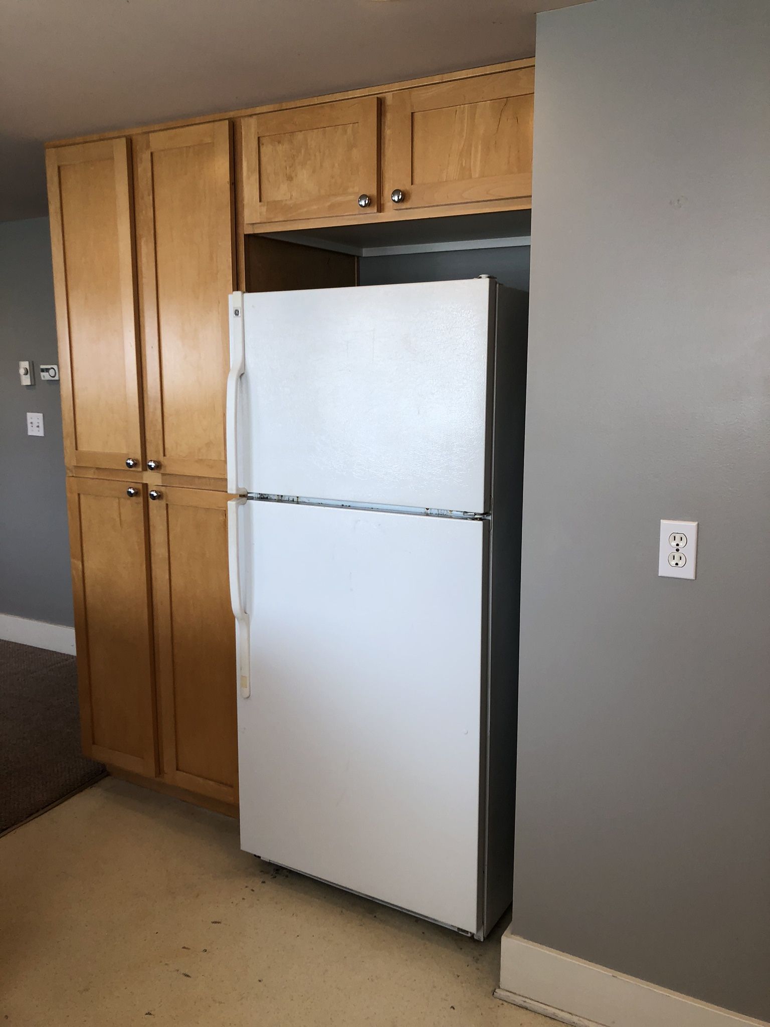 GE Refrigerator 30”