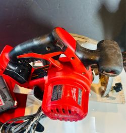 Milwaukee M18 Circular Saw, 4.0 AH Battery & Charger Works Great