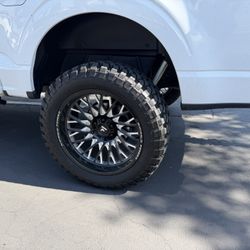 22x10 Fittipaldi Forged FTF501 6x135 And 6x139.7 With Tires 35x12.50/22 RBP MT 